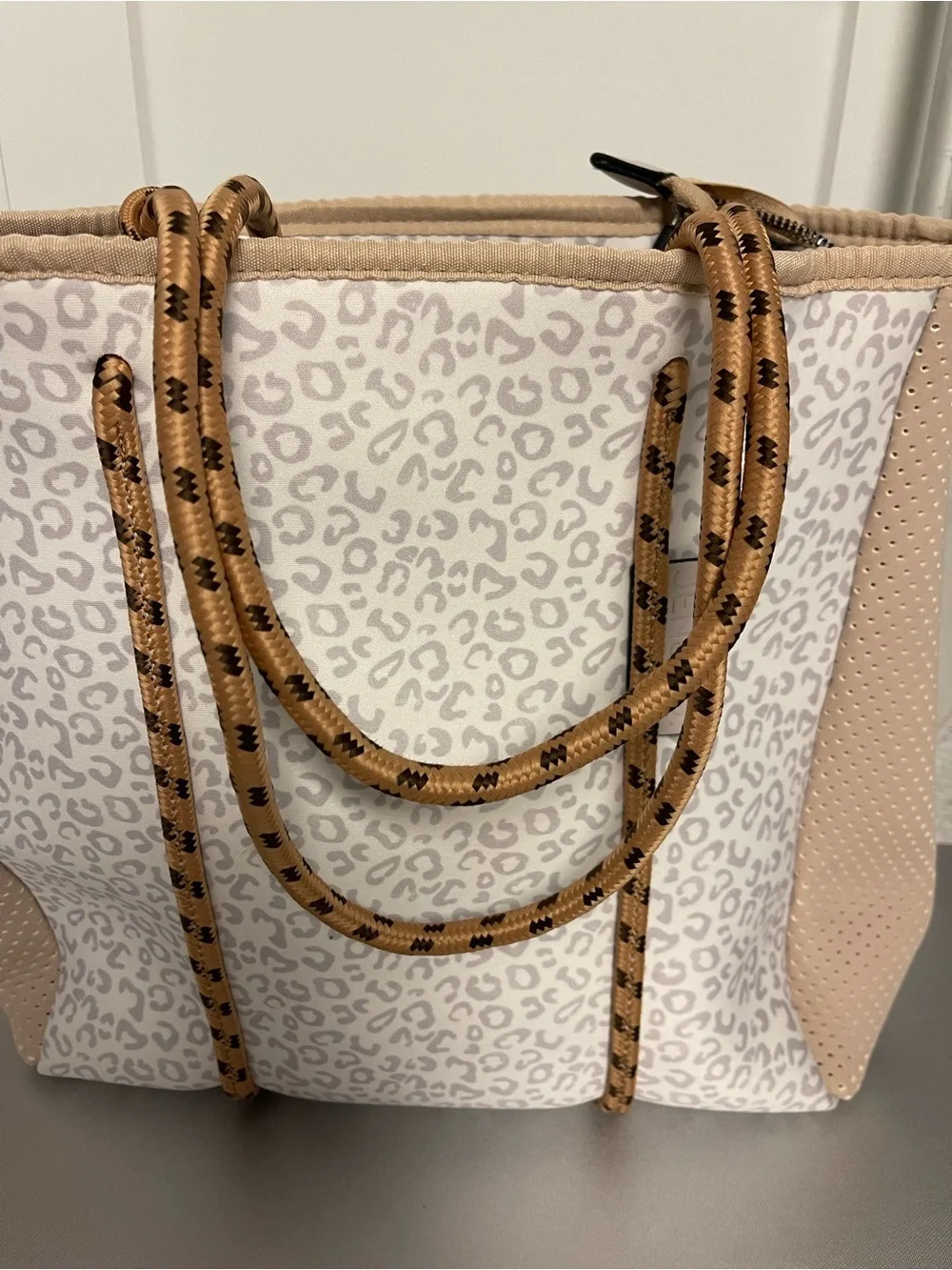 Cheetah Beige Large Meribella Tote be Jen & Co with Pouch NWOT